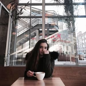 Meet your Posher, Julia